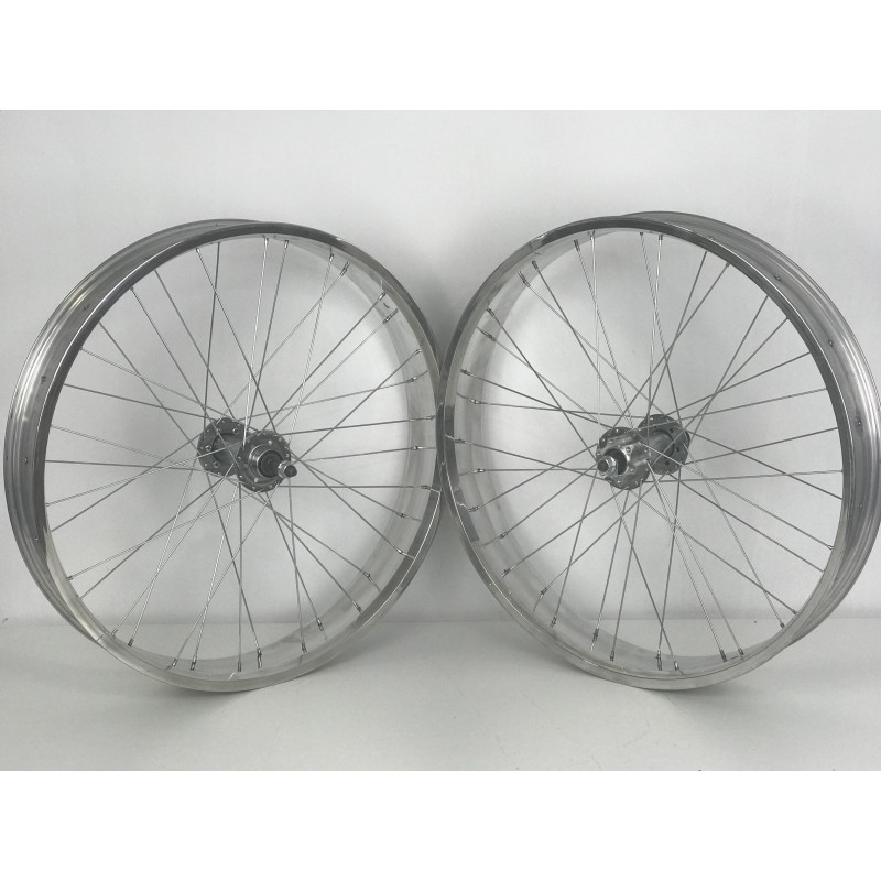 Paire de Roue 24" pouces , Jante 82mm de large , poli